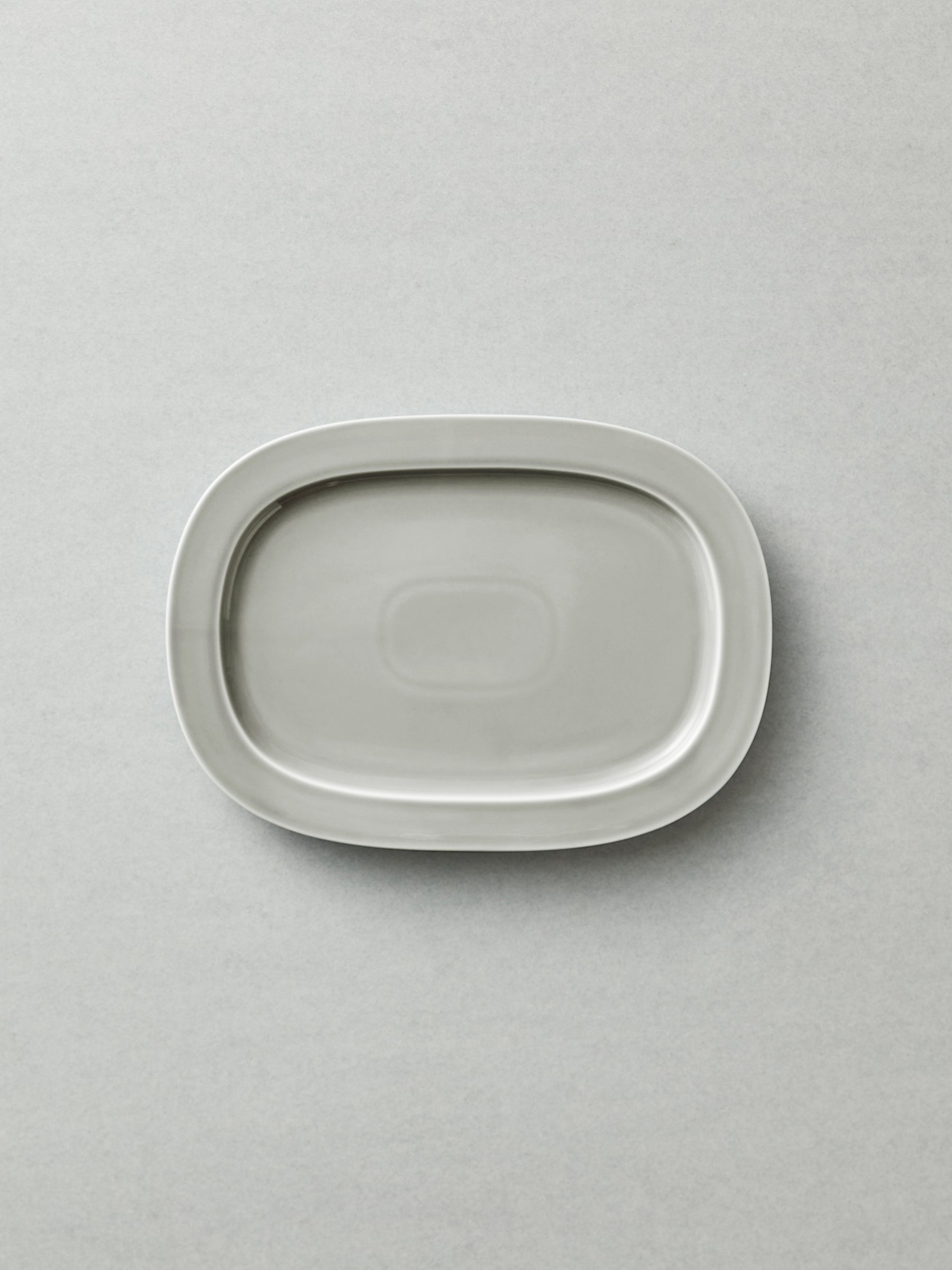 square plate〈yumiko iihoshi porcelain × familiar〉