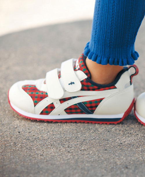 スニーカー〈アシックス × familiar〉