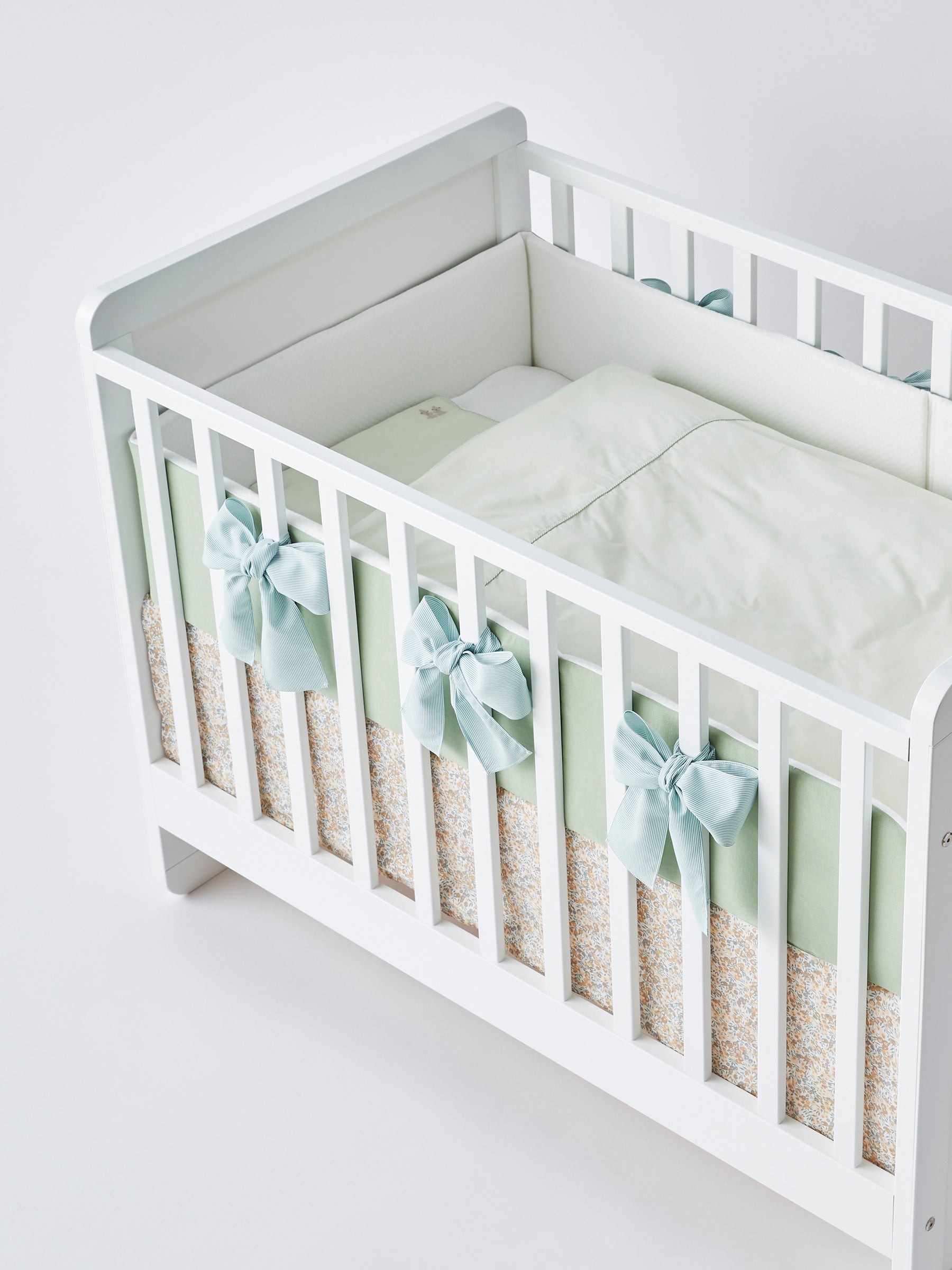 大型家具】ベビーベッド「CANVAS BED」 | ファミリア公式サイト 大型家具】ベビーベッド「CANVAS BED」 | ファミリア公式サイト