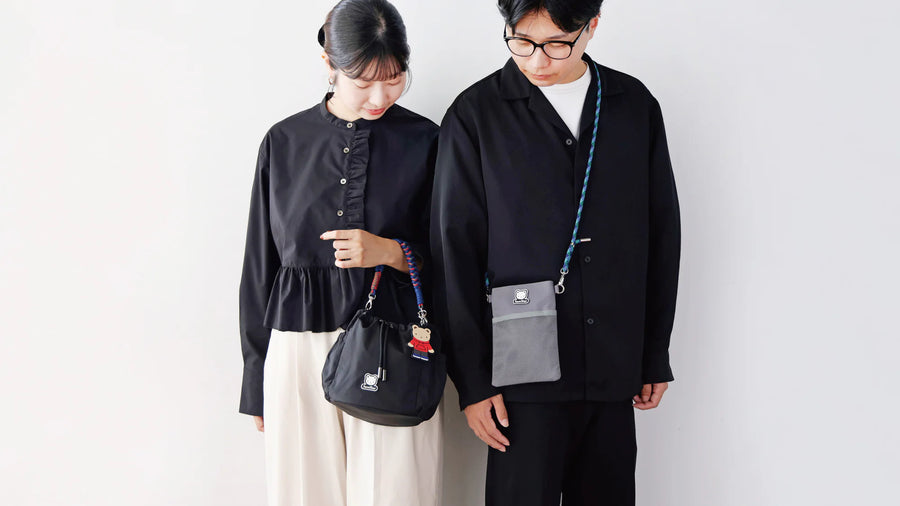 黒とグレーを基調とした シンプルなデザインのアイテムが登場