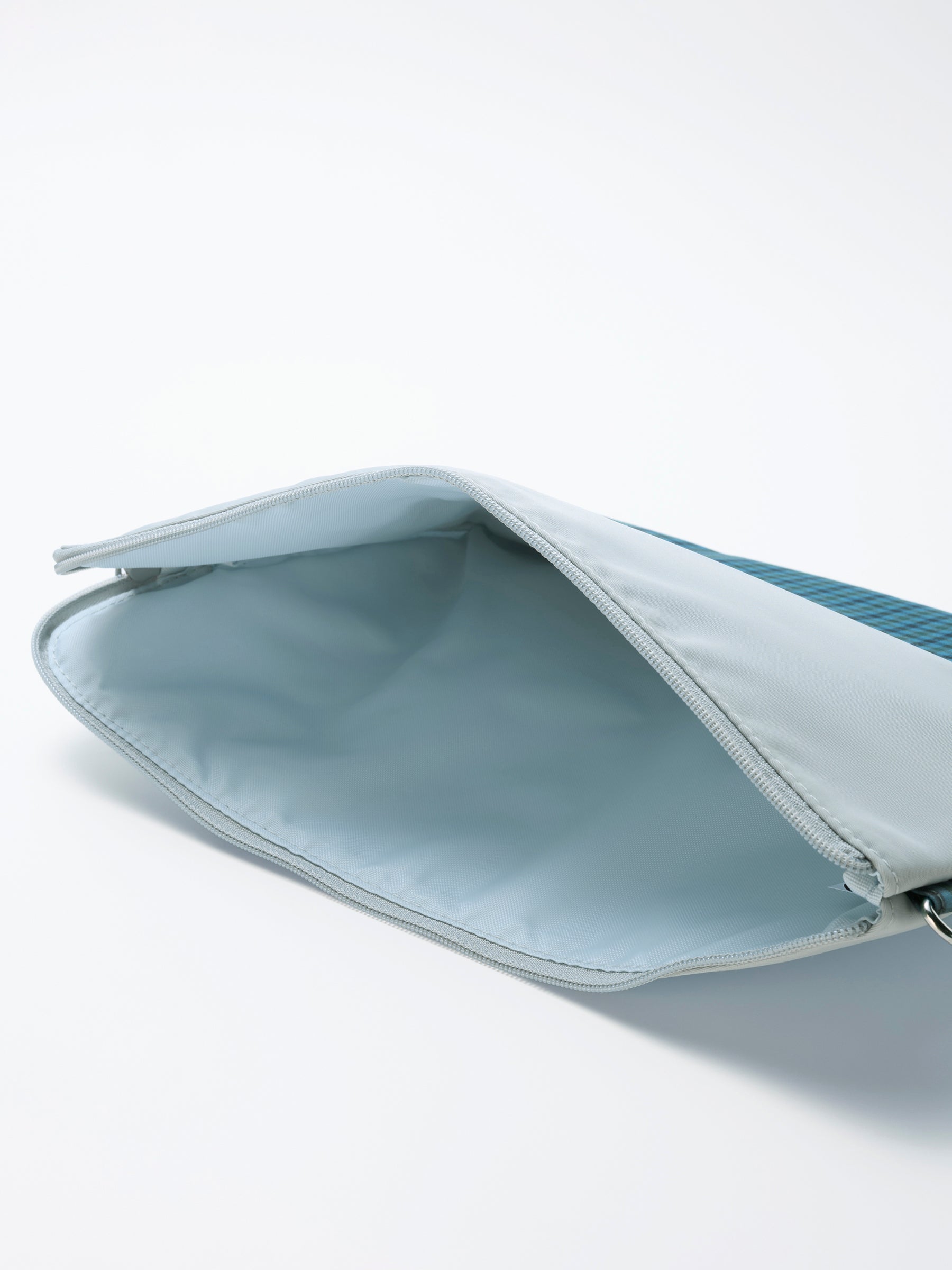 マルチポーチ〈ライフスタイルショップ先行販売〉