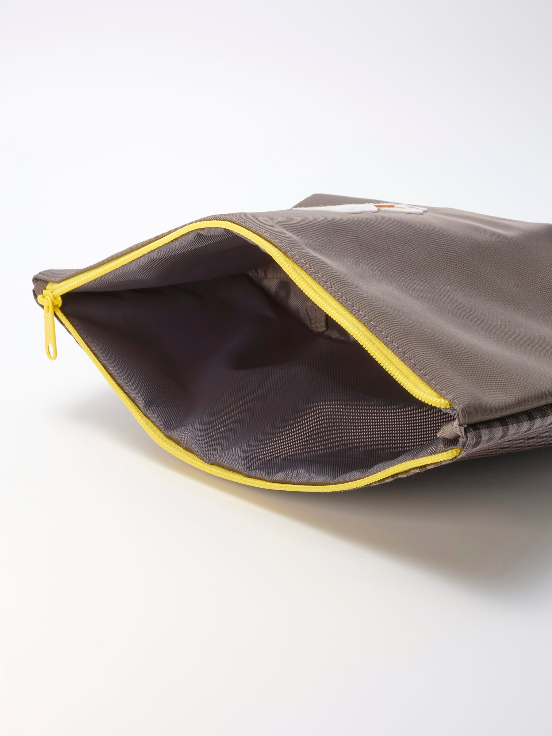 保冷ポーチM〈ライフスタイルショップ先行販売〉