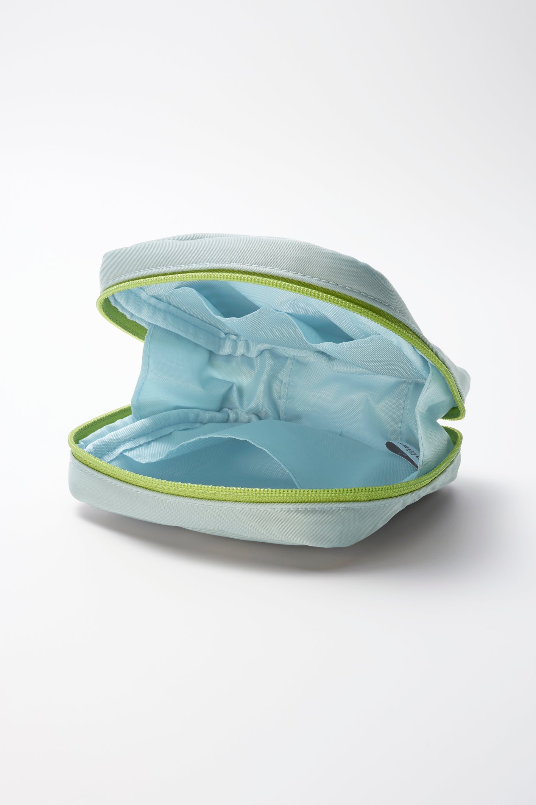 ポーチ〈有楽町マルイ店限定〉