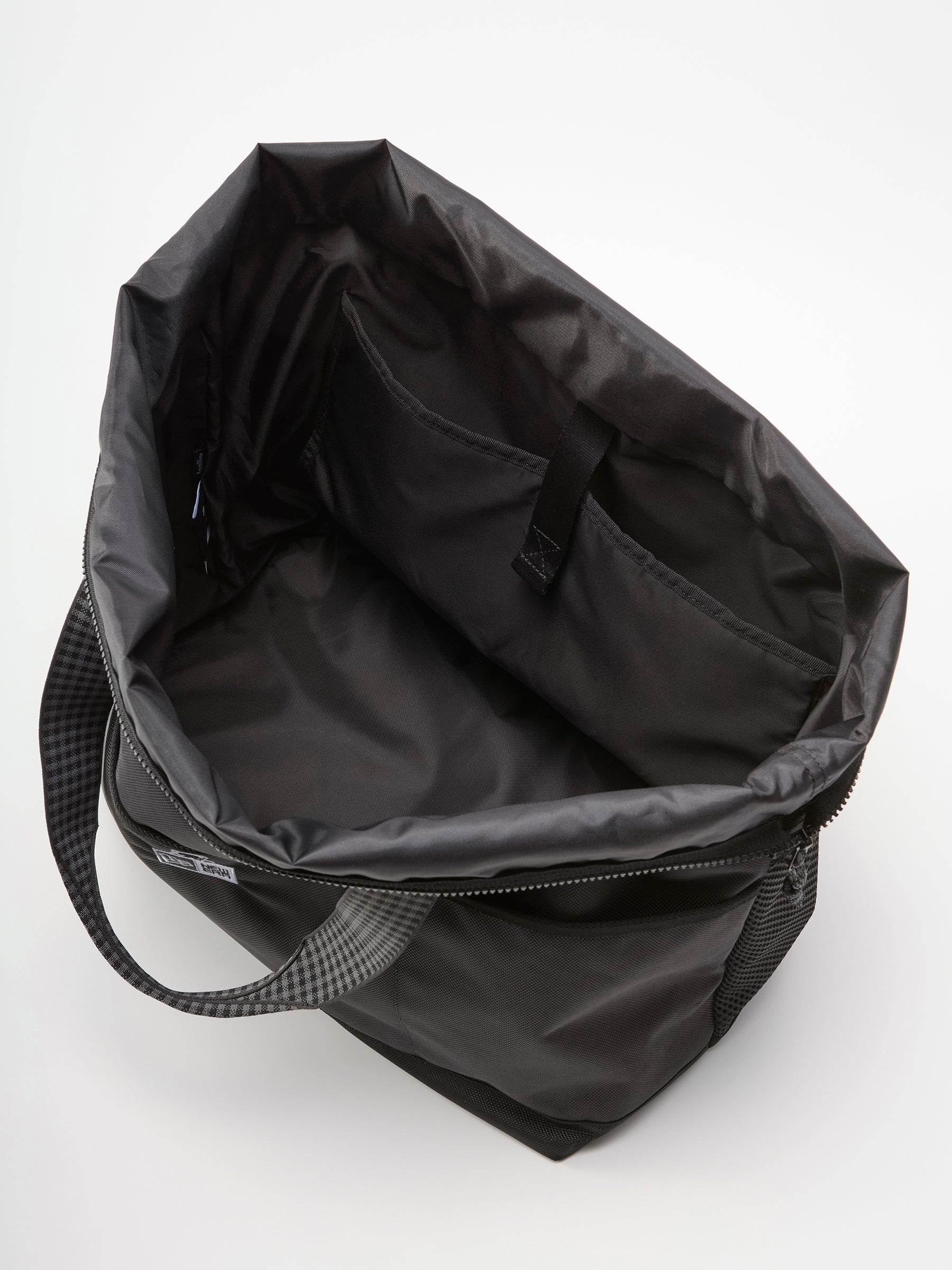 バッグ〈NEW ERA® × familiar〉