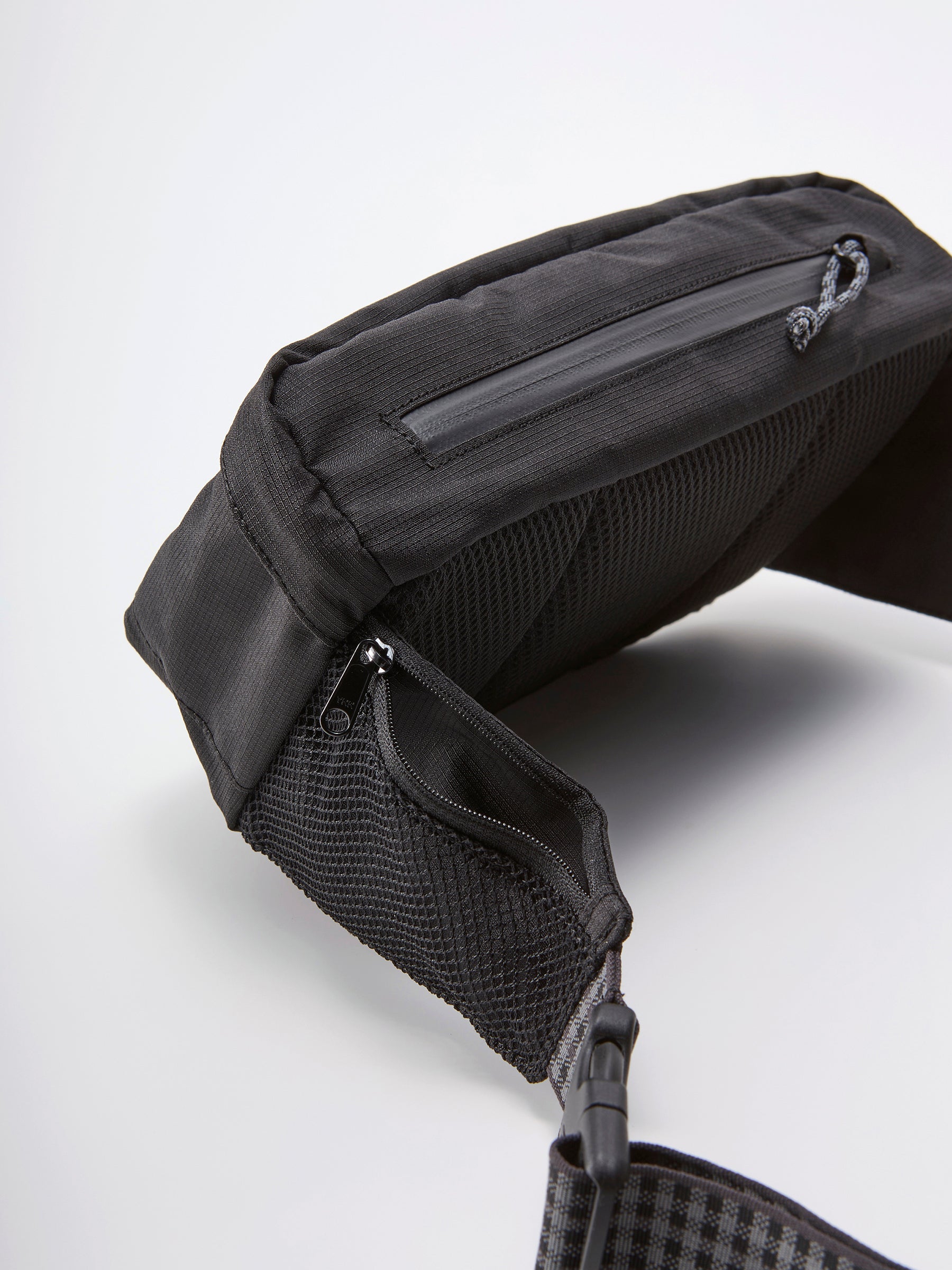 ボディバッグ〈NEW ERA® × familiar〉