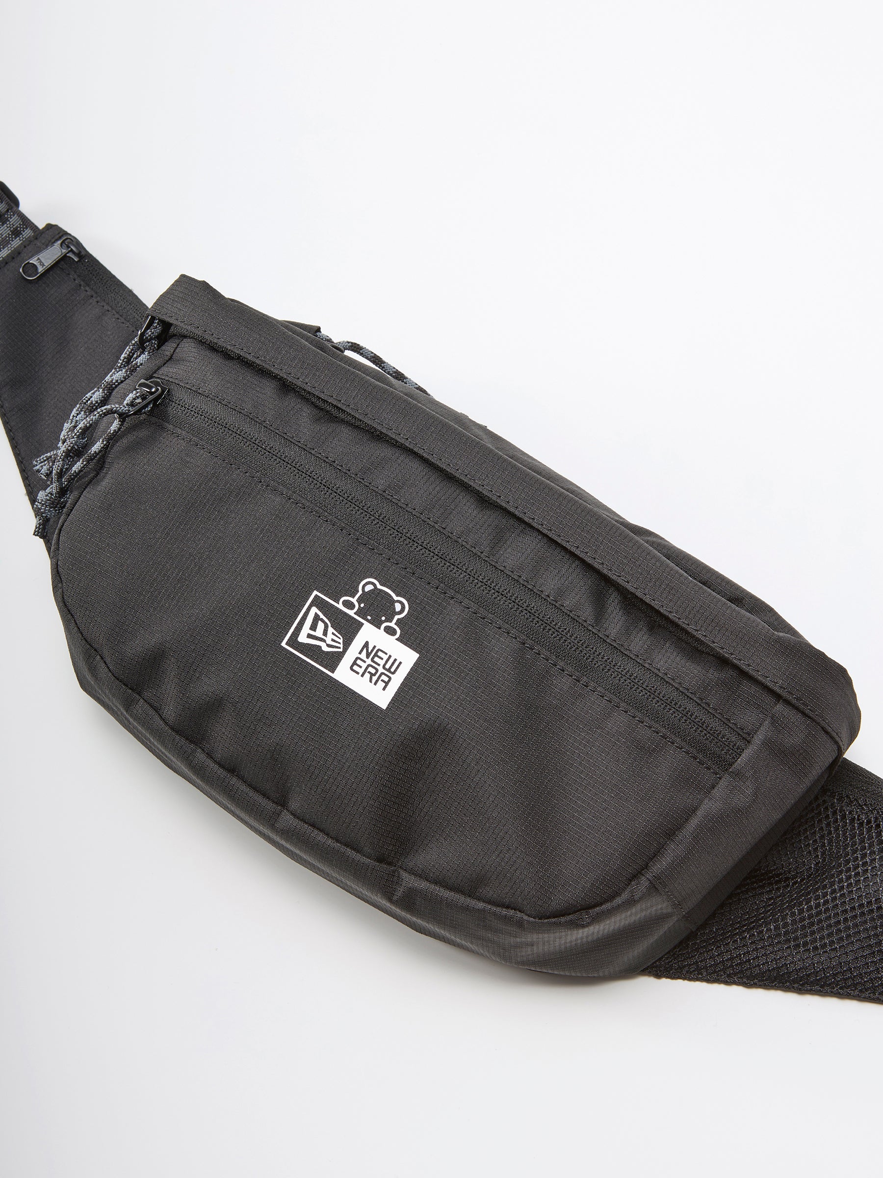 ボディバッグ〈NEW ERA® × familiar〉