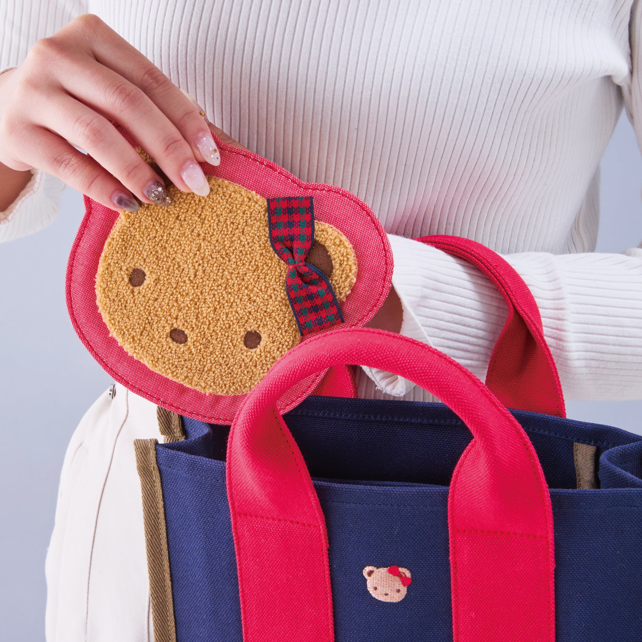 【新品未使用】ポーチ familiar ファミリア 神戸本店・さんちか店限定品 ポーチ〈神戸本店・さんちか店限定〉 | ファミリア公式サイト