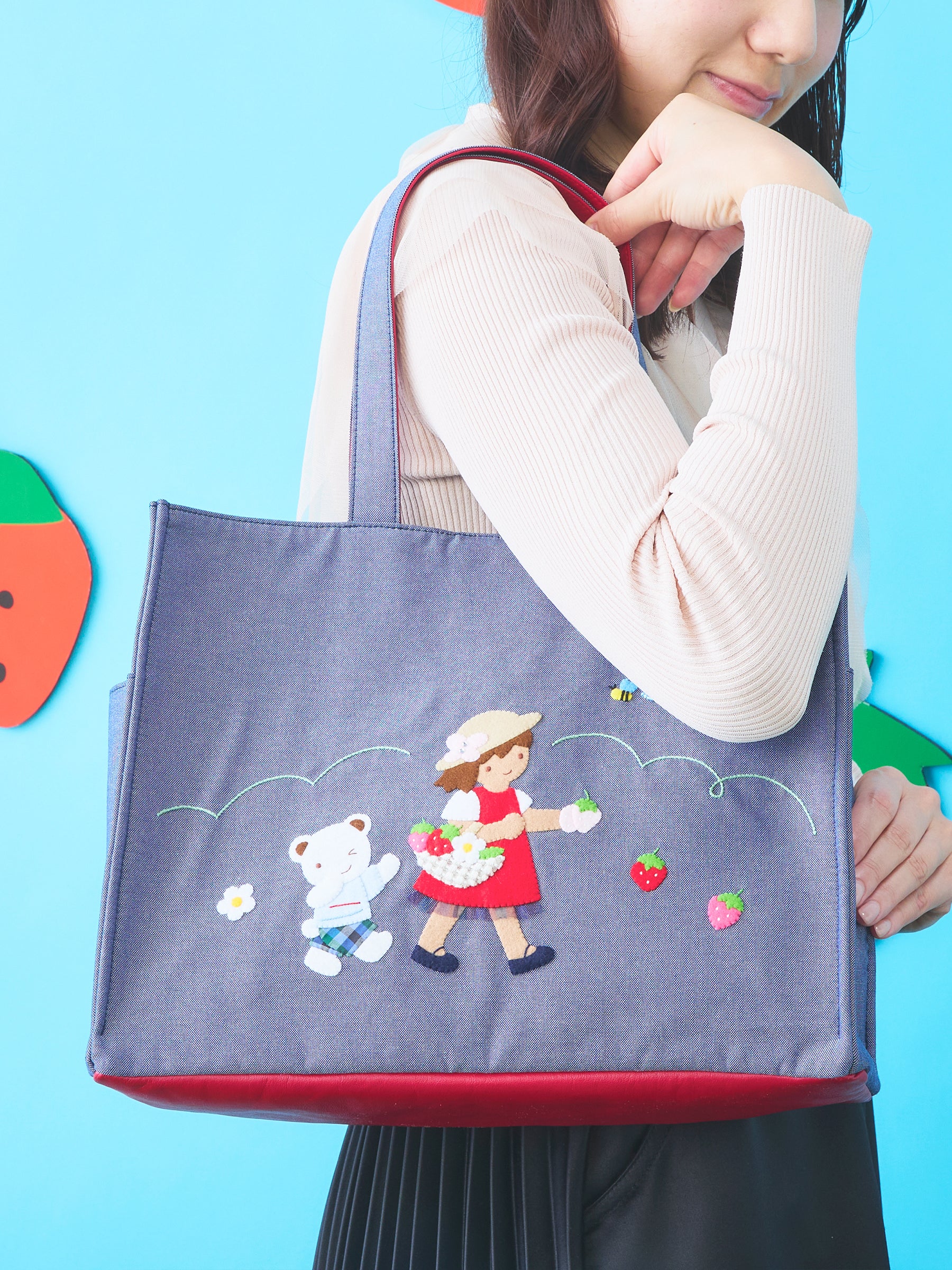 【子ども企画会議】デニムバッグ〈クマちゃんのいちごどろぼう〉