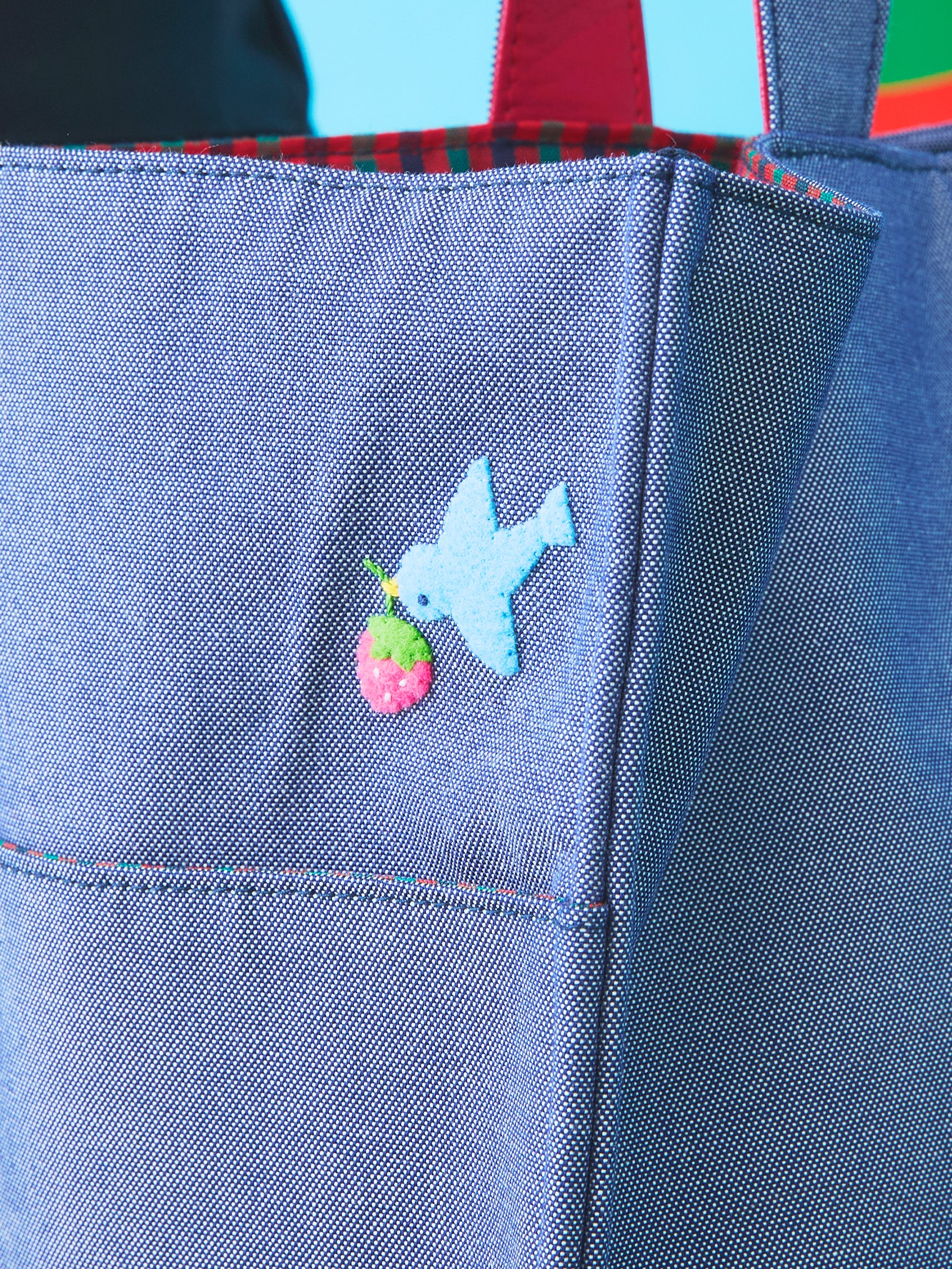 【子ども企画会議】デニムバッグ〈クマちゃんのいちごどろぼう〉