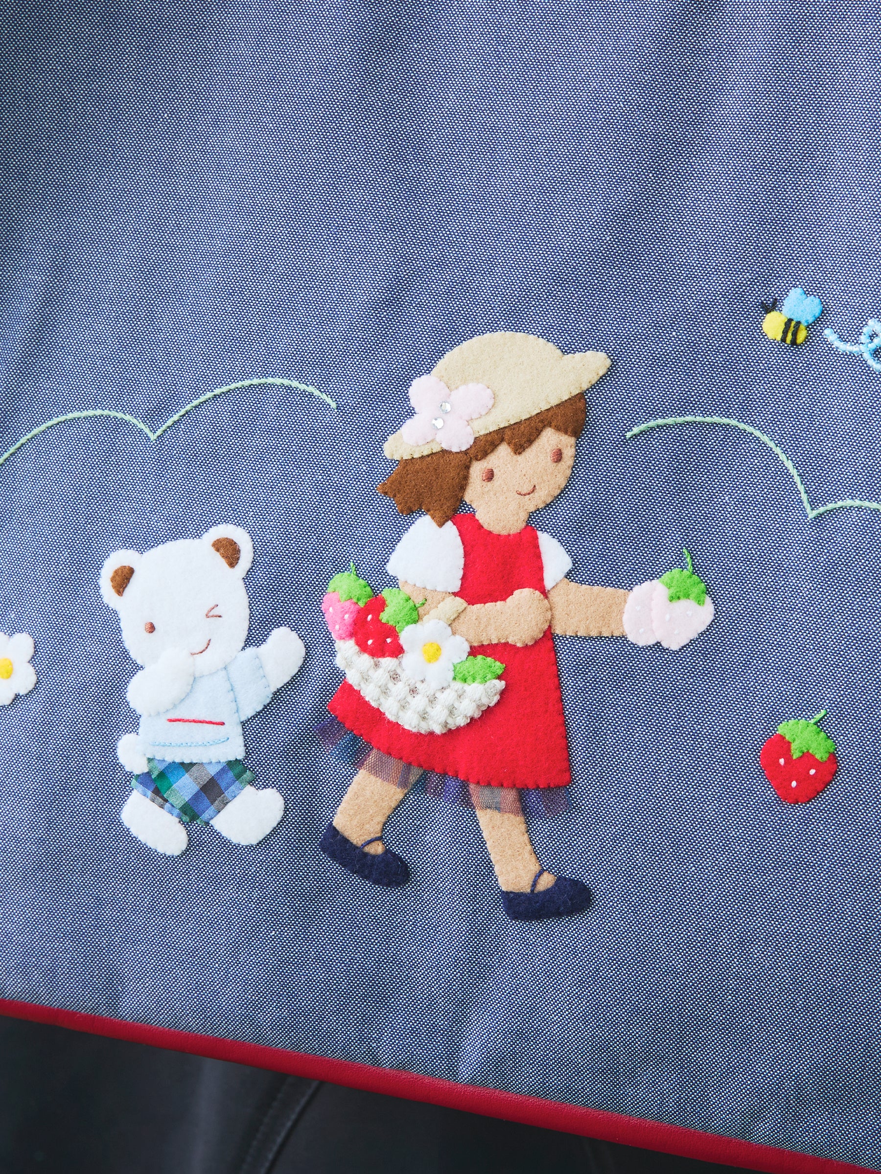 【子ども企画会議】デニムバッグ〈クマちゃんのいちごどろぼう〉