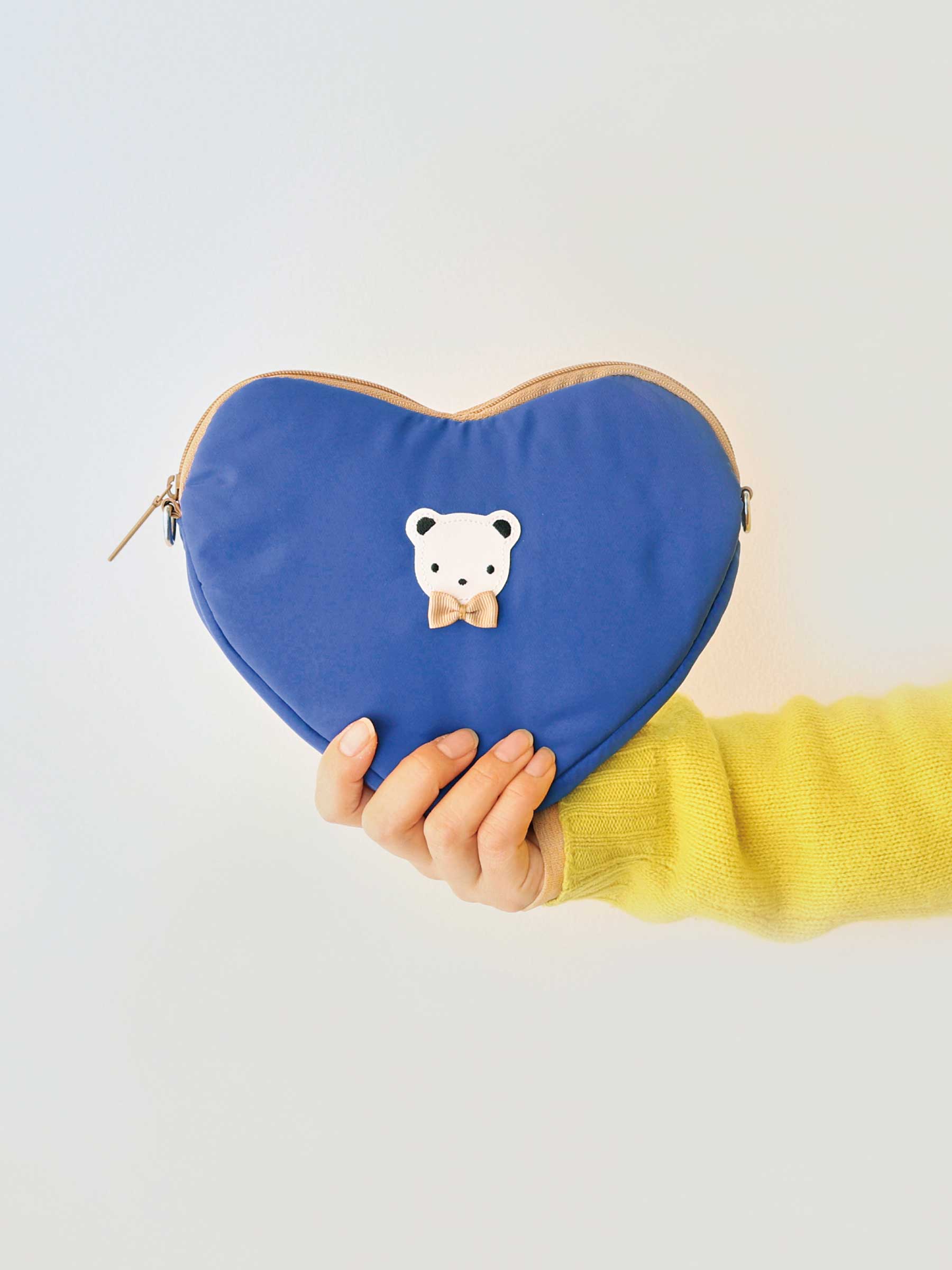 【新品・未使用】ファミリア　カバラリ　ポーチ　ネイビー ポーチ（L） | ファミリア公式サイト