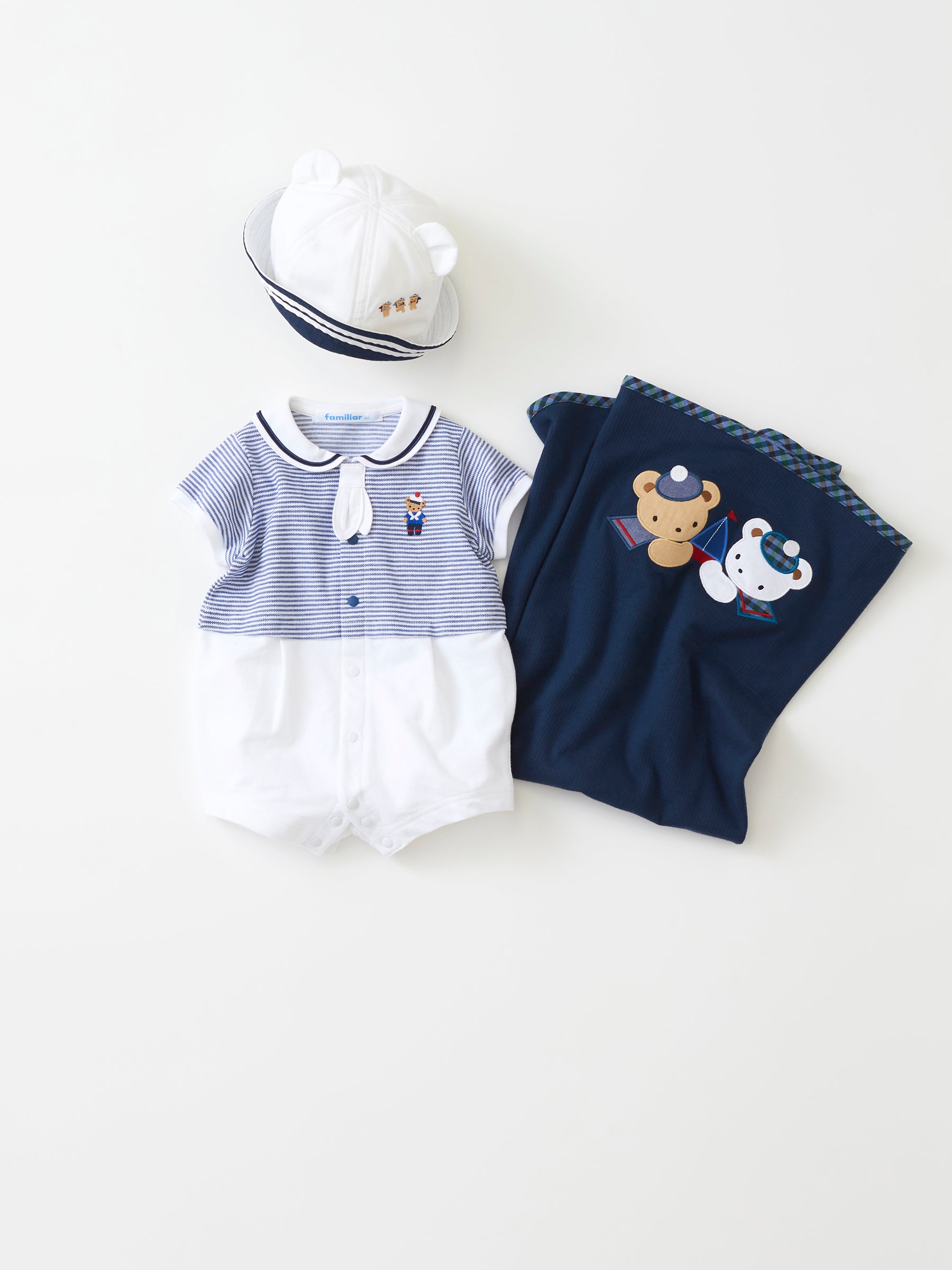 ファミリア 新品タグ付き 袖付きロンパース＆靴下＆エプロン ファミリア 新品タグ付き 袖付きロンパース＆靴下＆エプロン 袖付