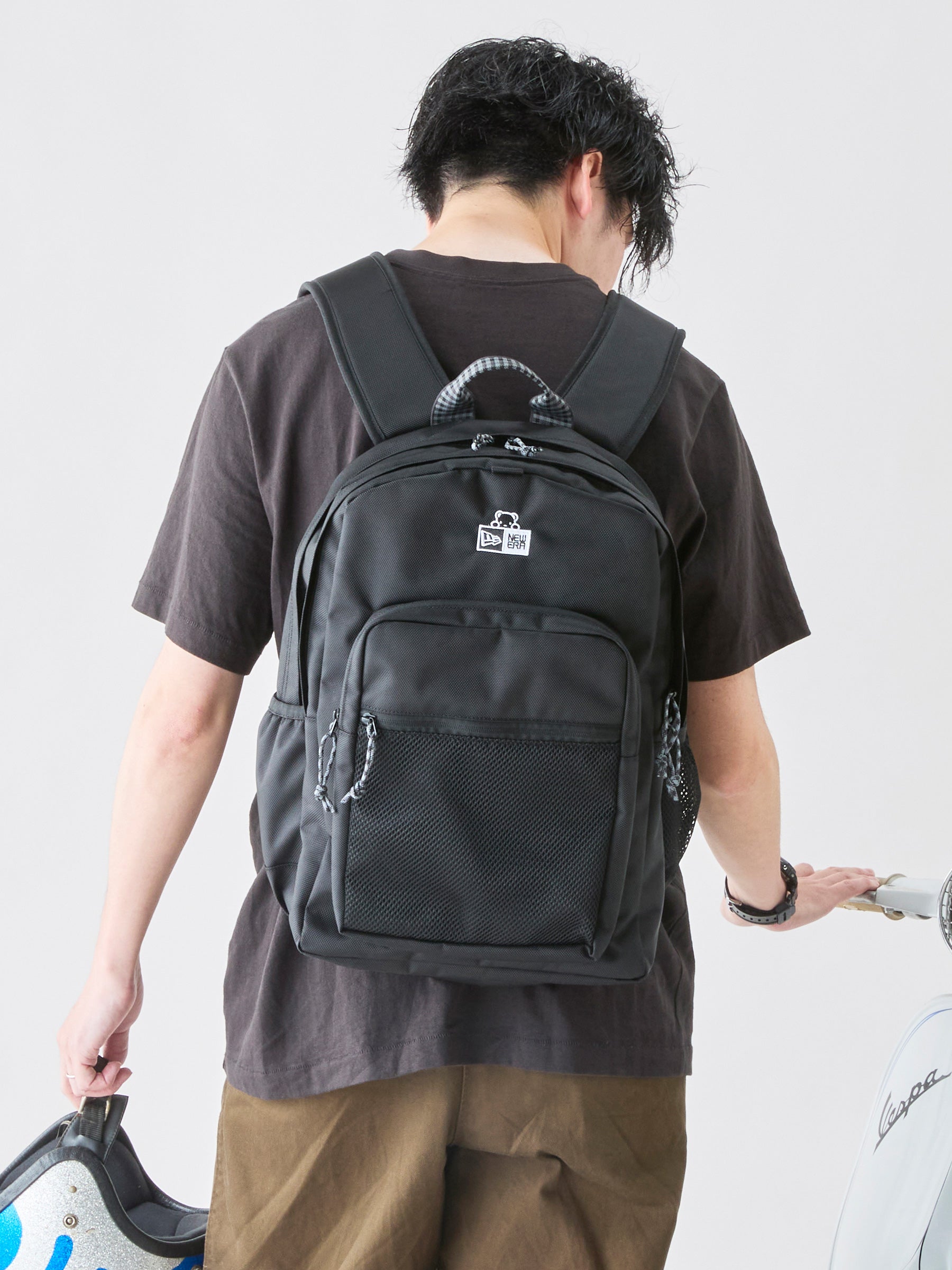 リュックサック〈NEW ERA® × familiar〉